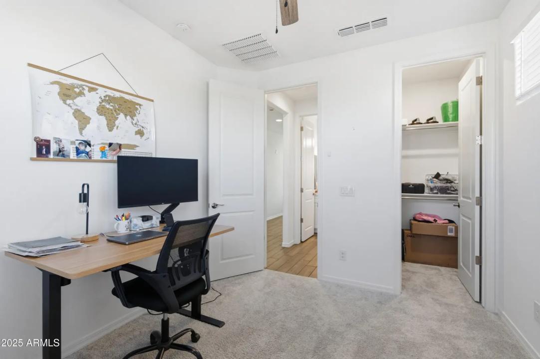 Real Estate Picture 7