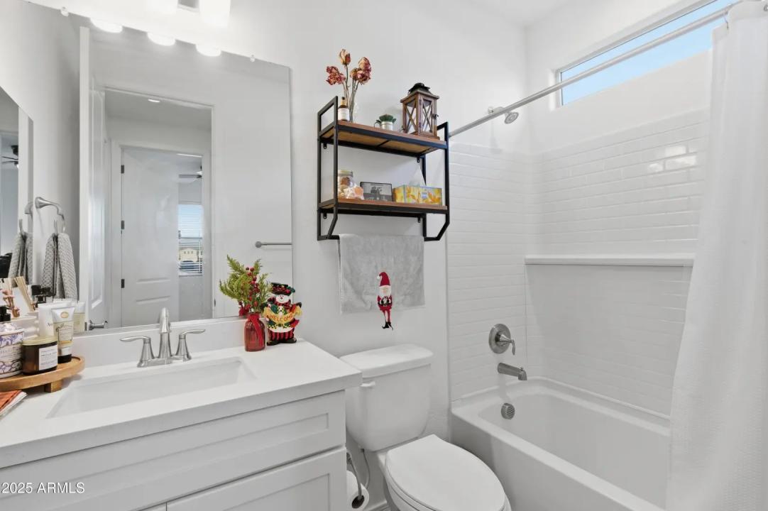 Real Estate Picture 8