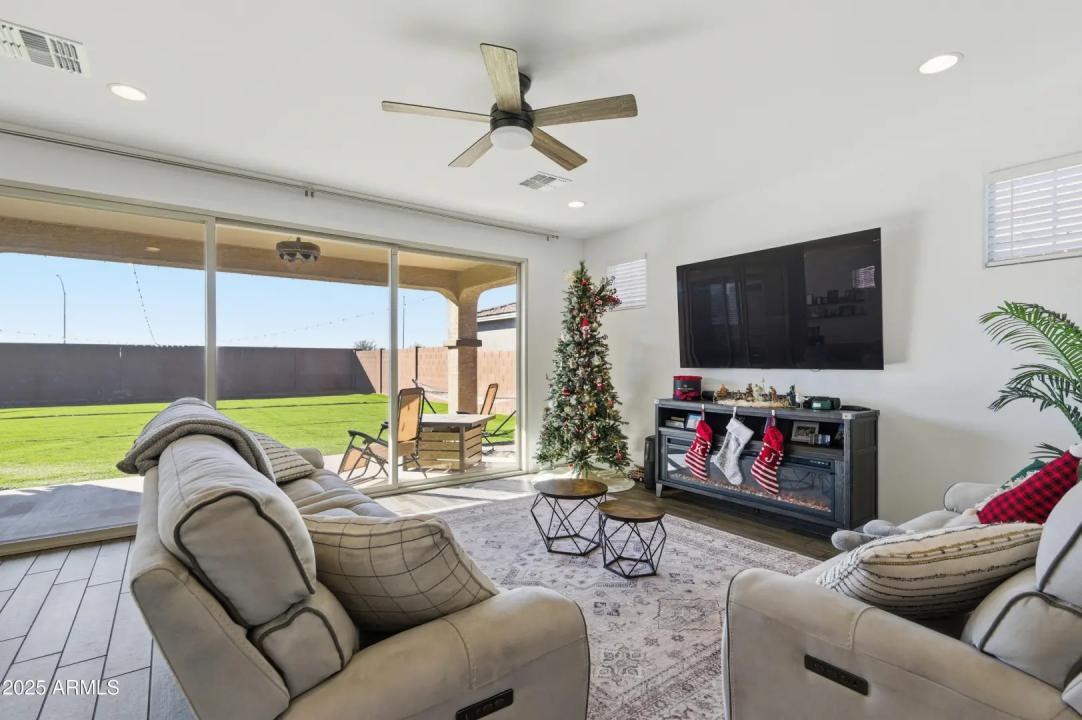 Real Estate Picture 9