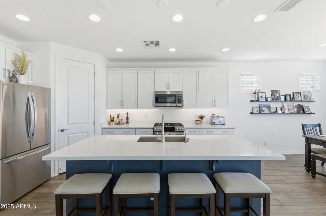 Real Estate Picture 11