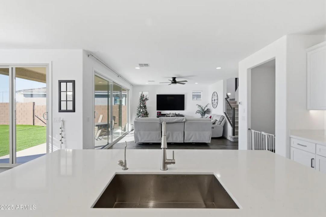 Real Estate Picture 12