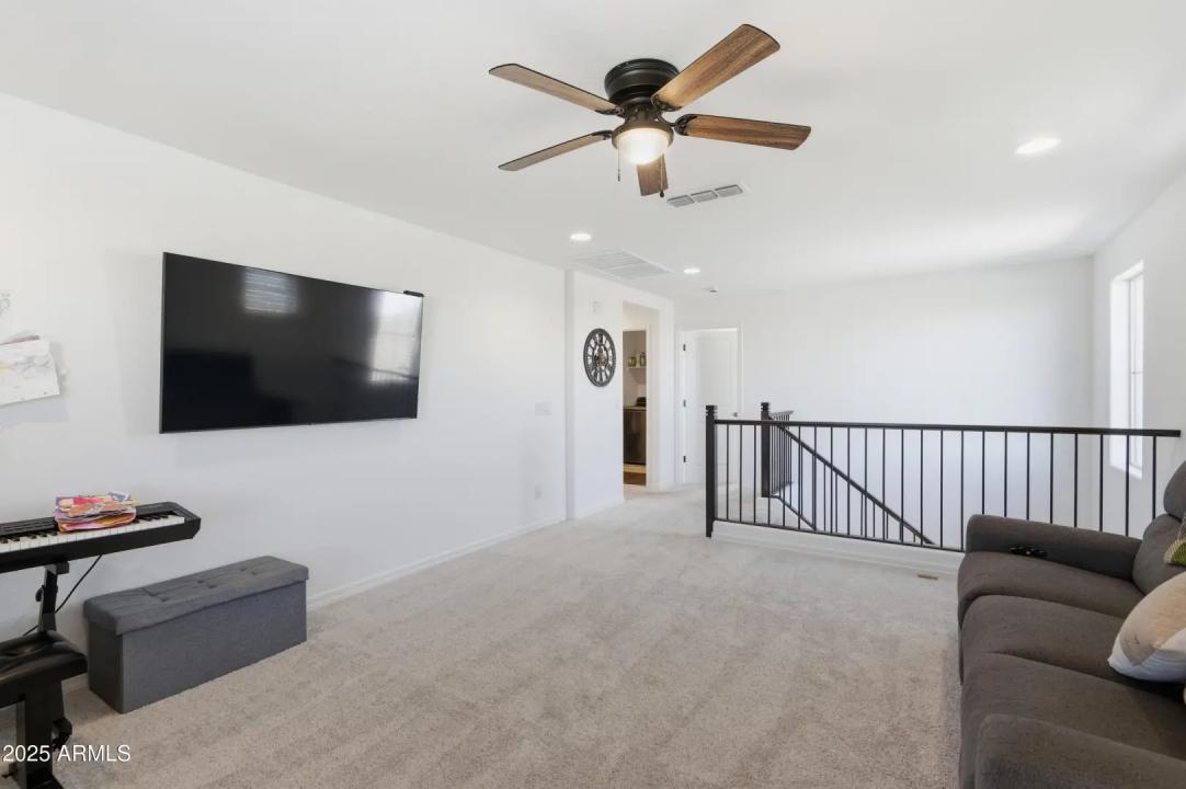 Real Estate Picture 16