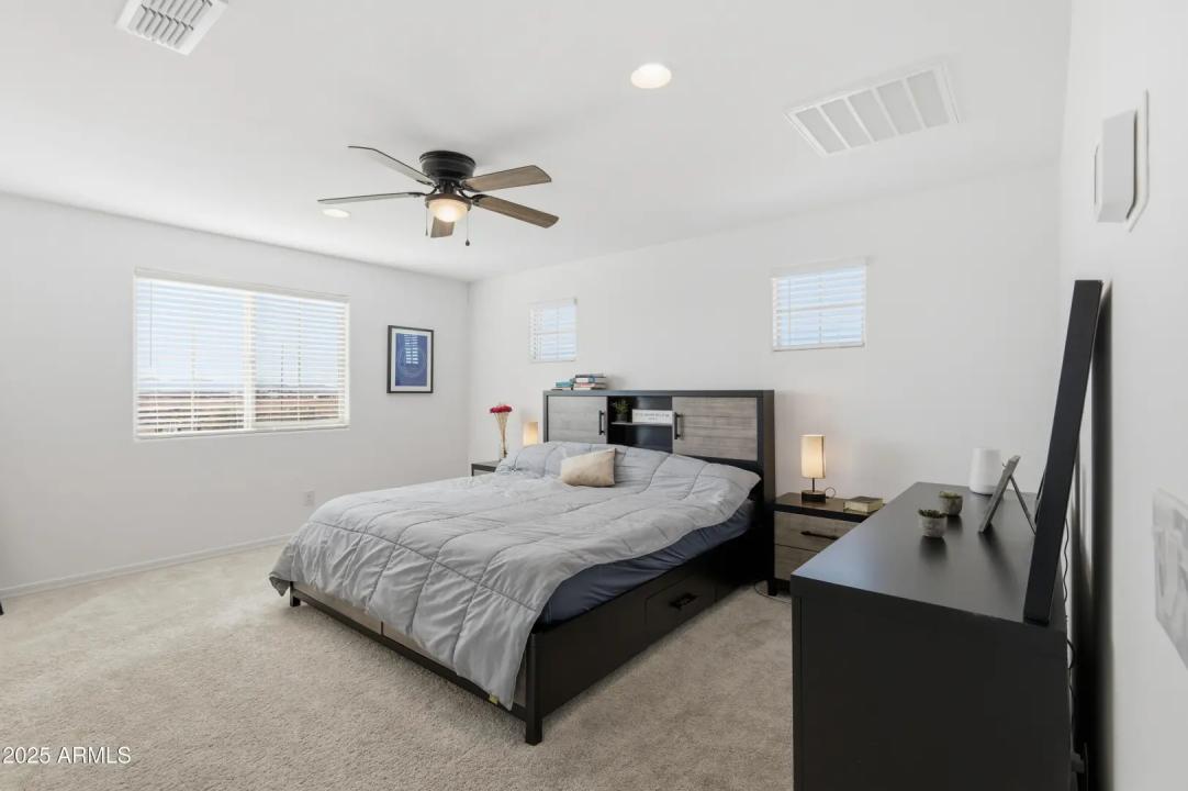 Real Estate Picture 17