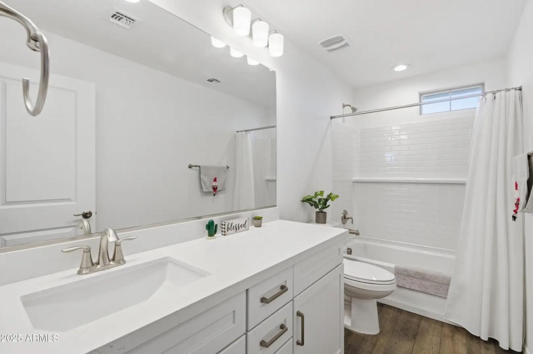 Real Estate Picture 22