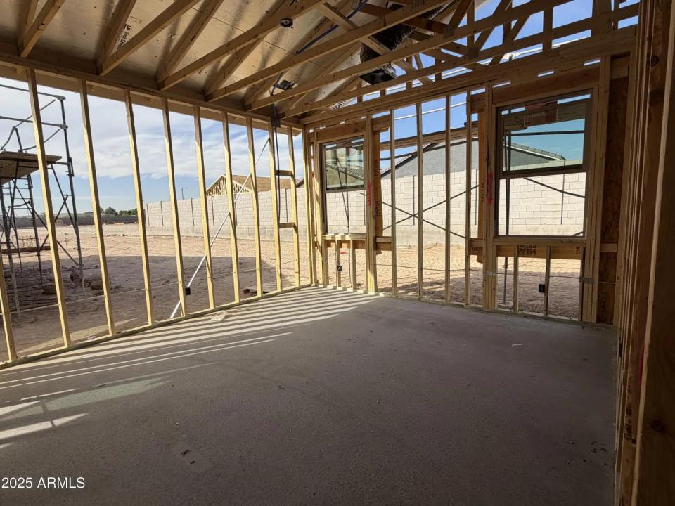 Real Estate Picture 4