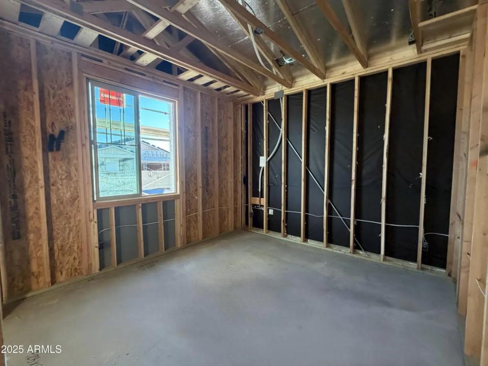 Real Estate Picture 4