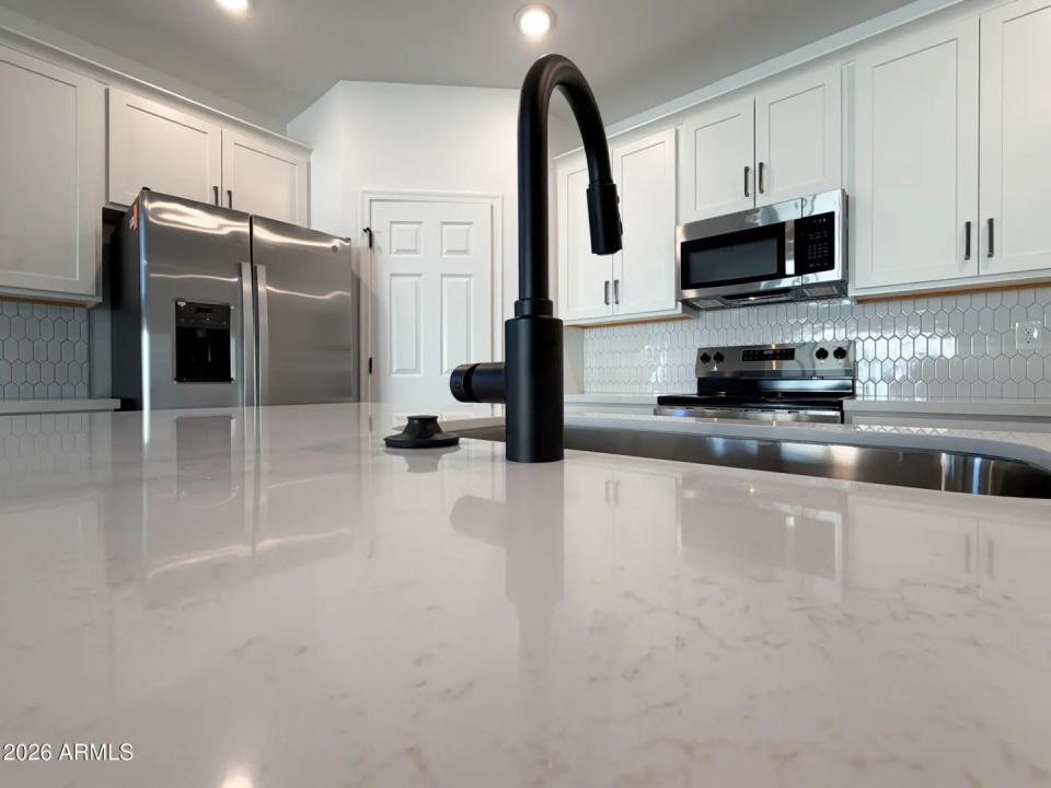 Real Estate Picture 4