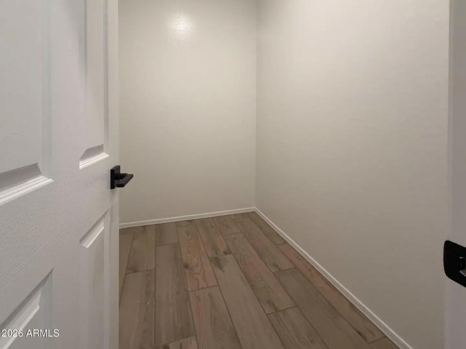 Real Estate Picture 7