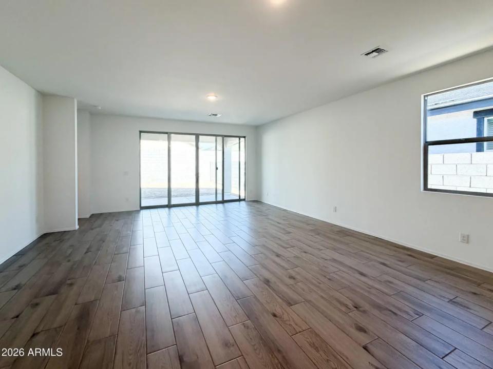 Real Estate Picture 11