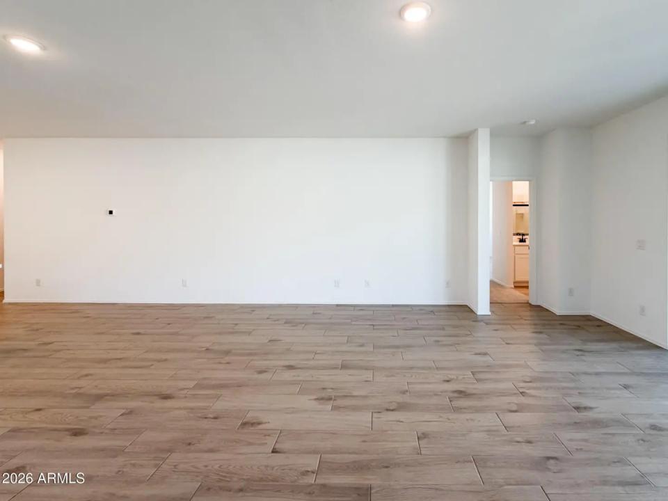 Real Estate Picture 12