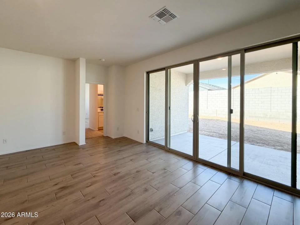 Real Estate Picture 13