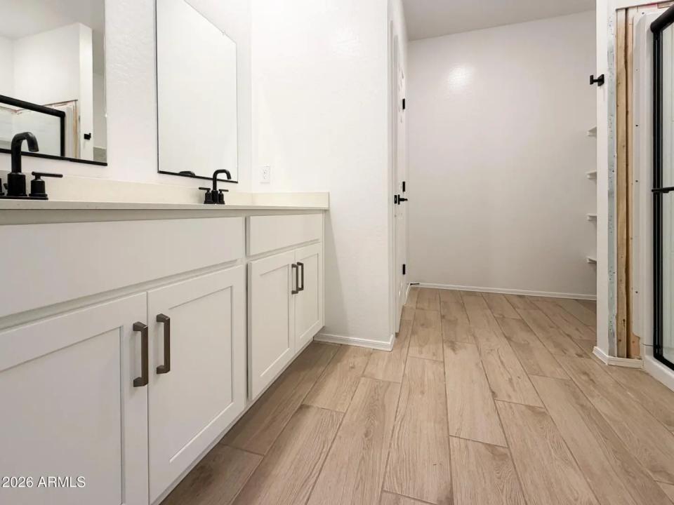 Real Estate Picture 14