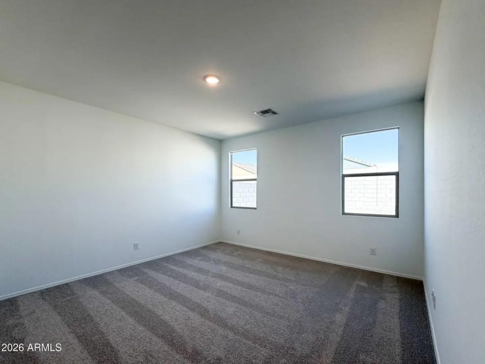 Real Estate Picture 16