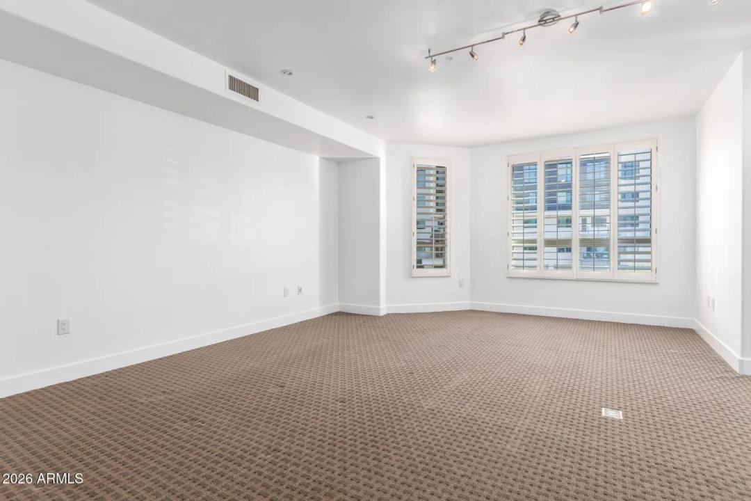 Real Estate Picture 3