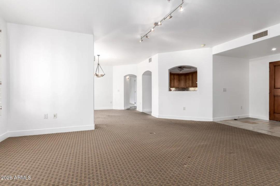 Real Estate Picture 4