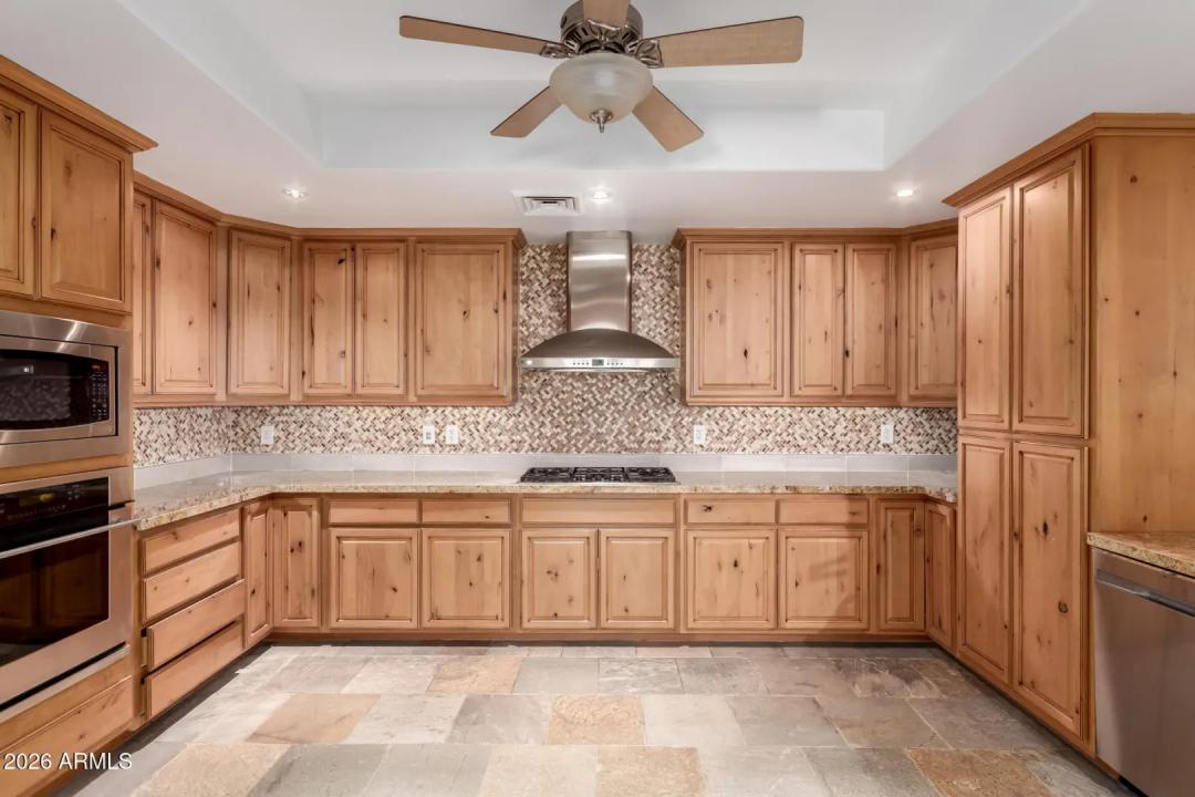 Real Estate Picture 7