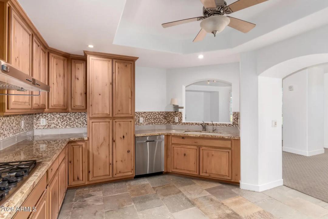 Real Estate Picture 9