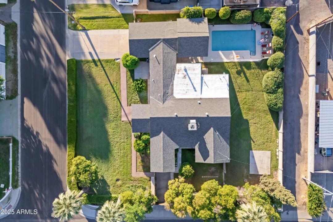 Real Estate Picture 4