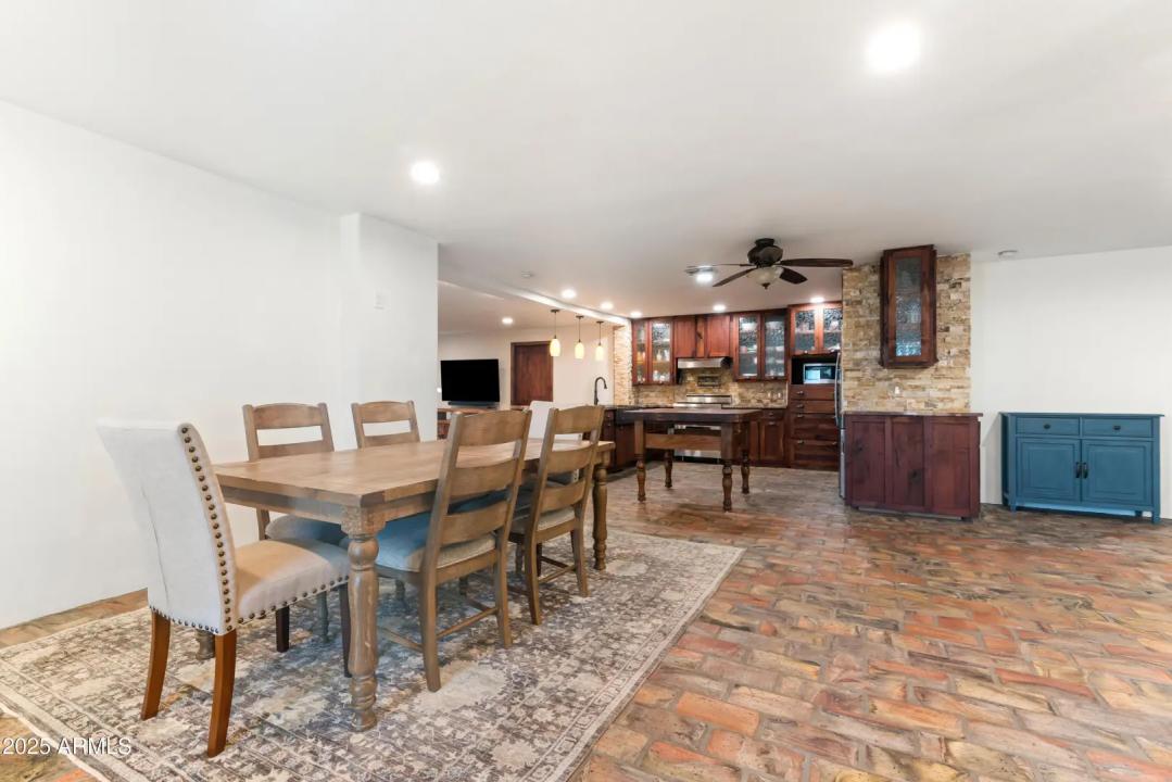 Real Estate Picture 9