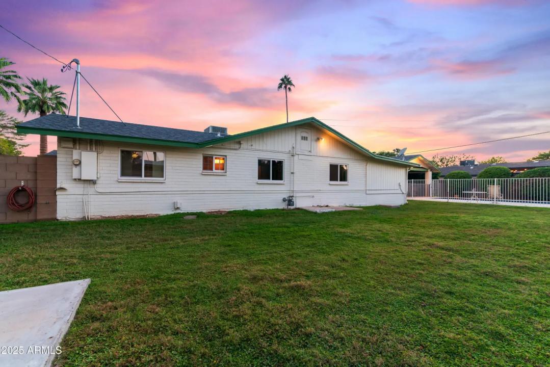 Real Estate Picture 12