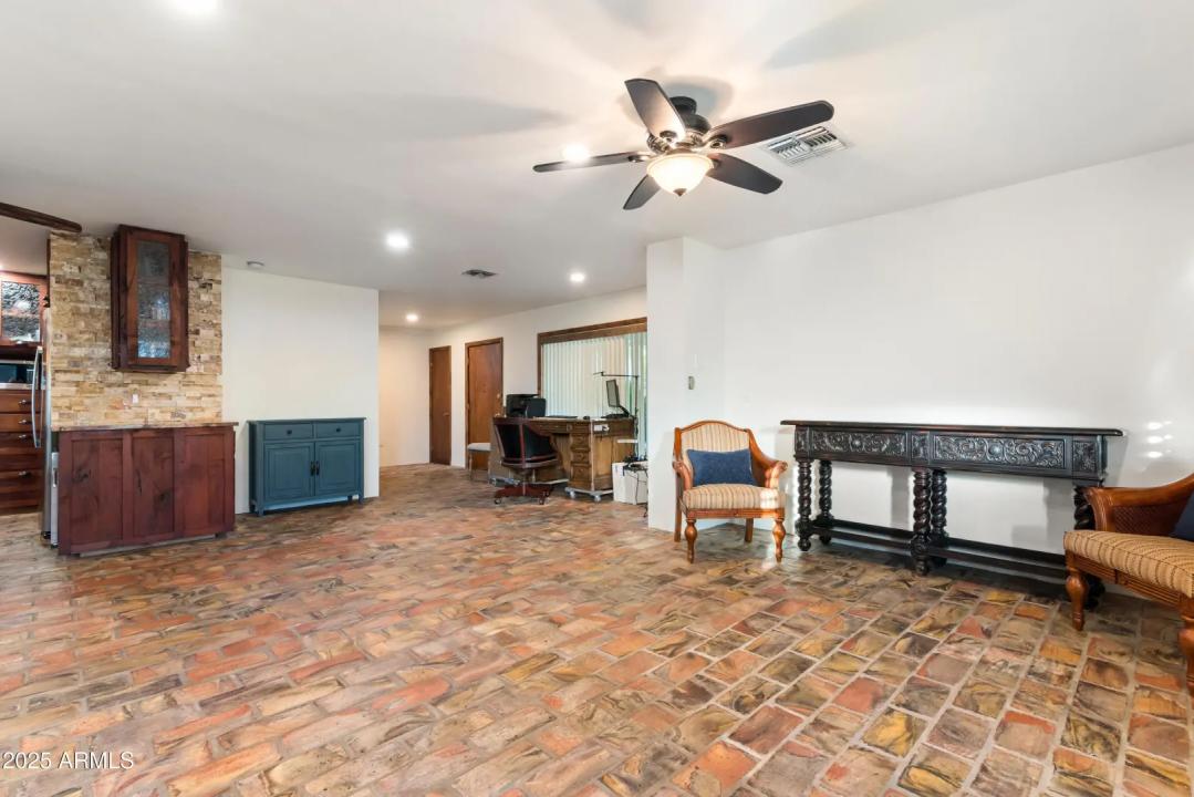 Real Estate Picture 13