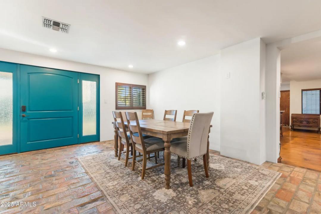 Real Estate Picture 7