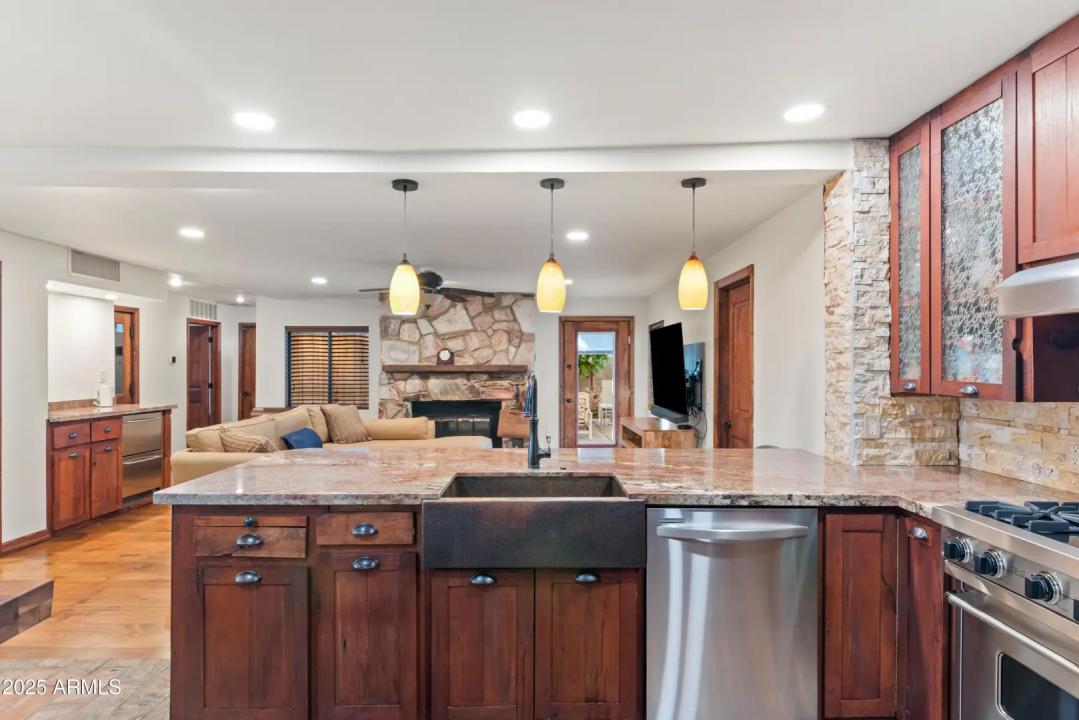 Real Estate Picture 11