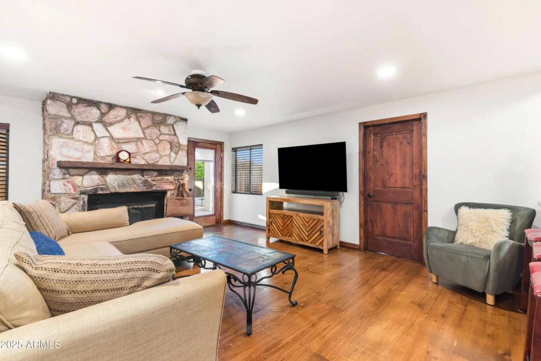 Real Estate Picture 14