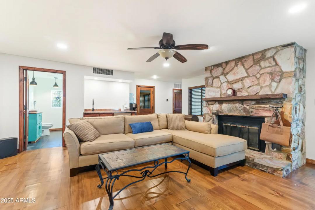 Real Estate Picture 15