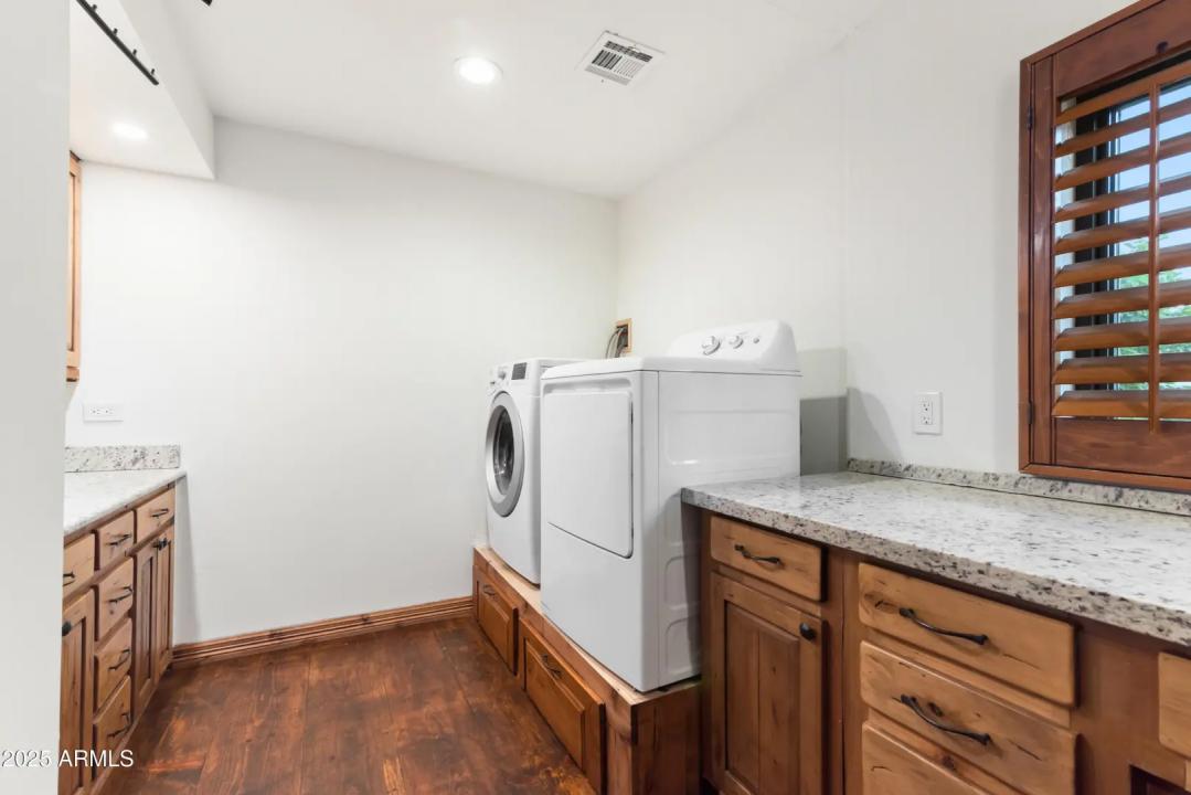 Real Estate Picture 32