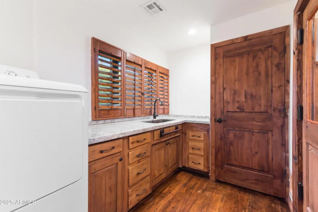 Real Estate Picture 33