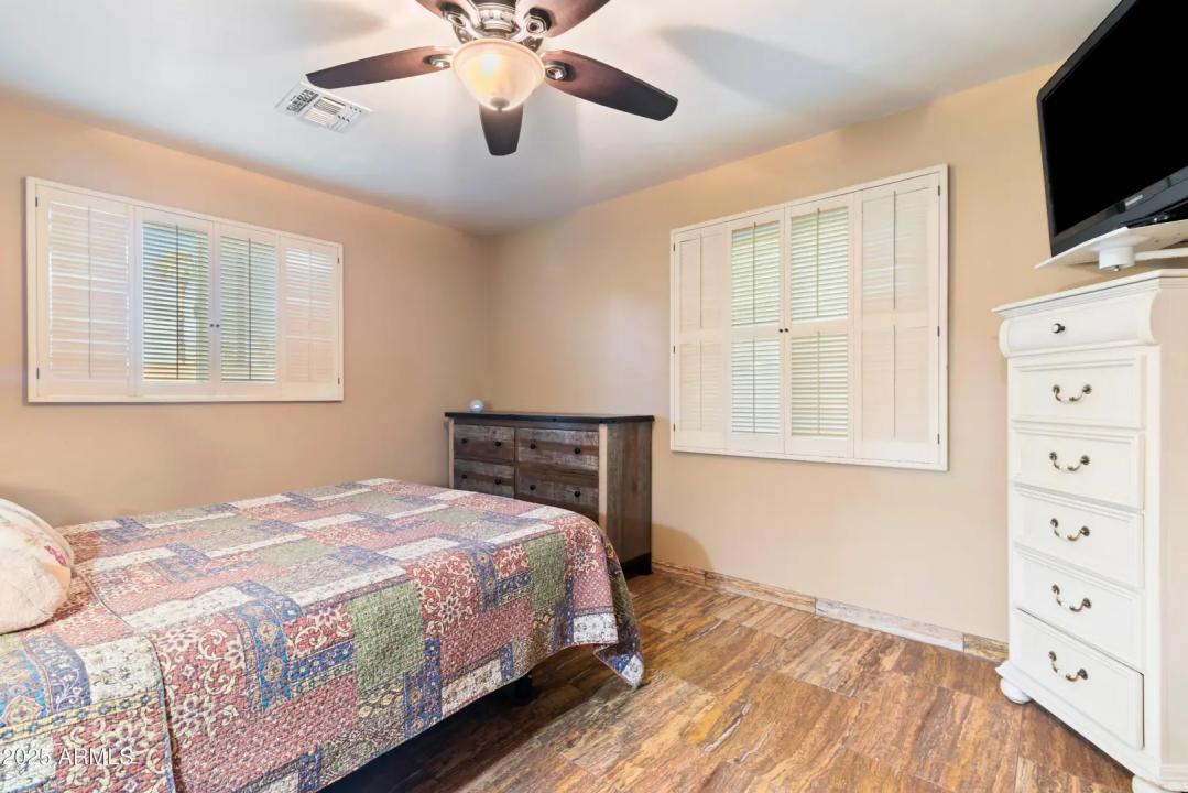 Real Estate Picture 22