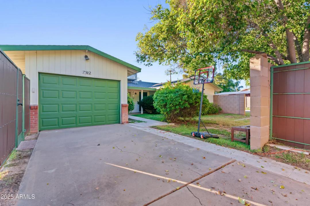 Real Estate Picture 50