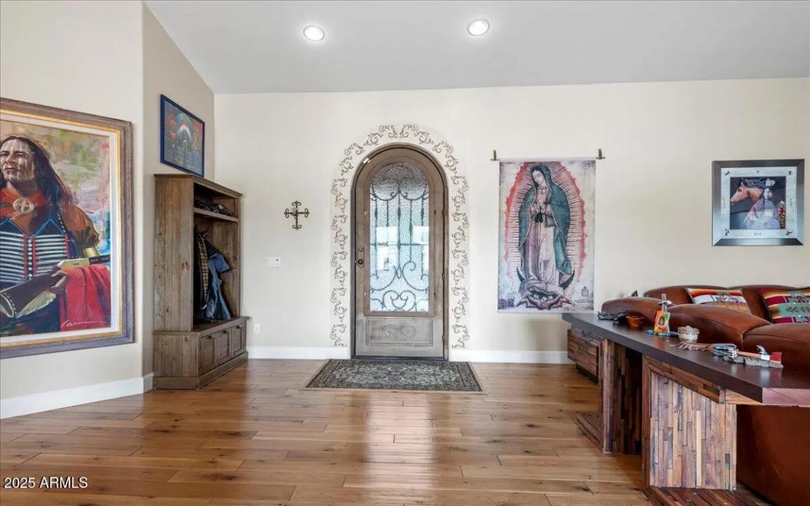 Real Estate Picture 4