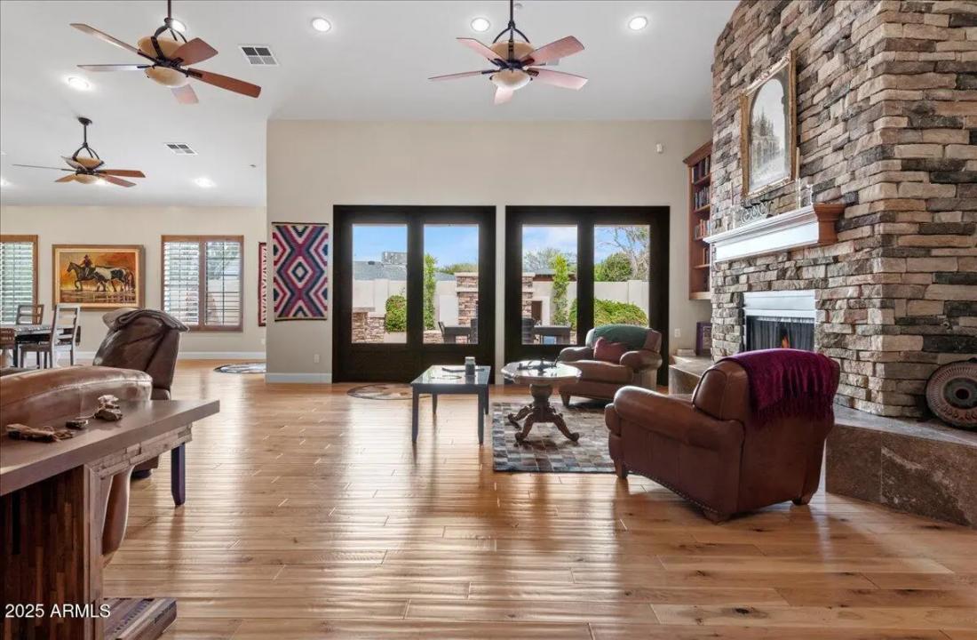 Real Estate Picture 7