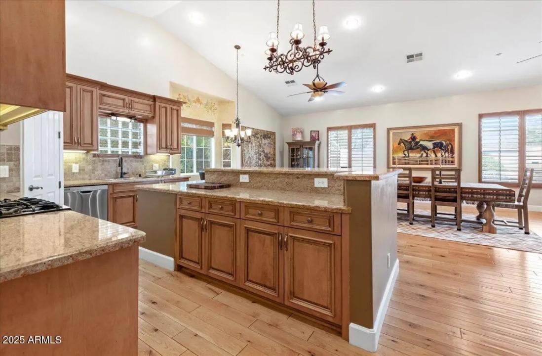 Real Estate Picture 11