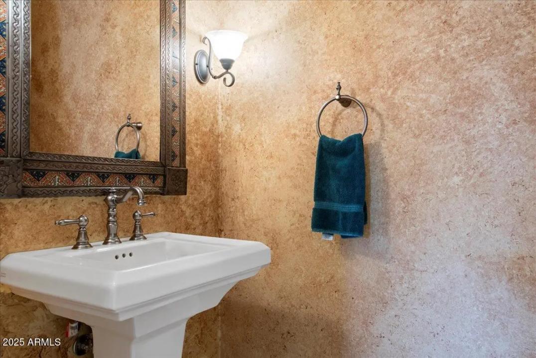 Real Estate Picture 14