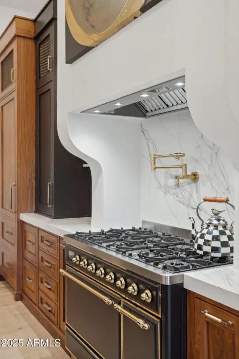 Real Estate Picture 9