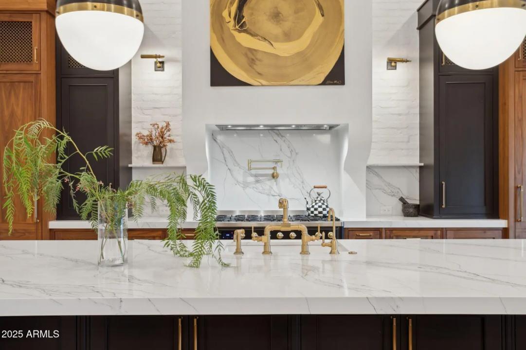 Real Estate Picture 11