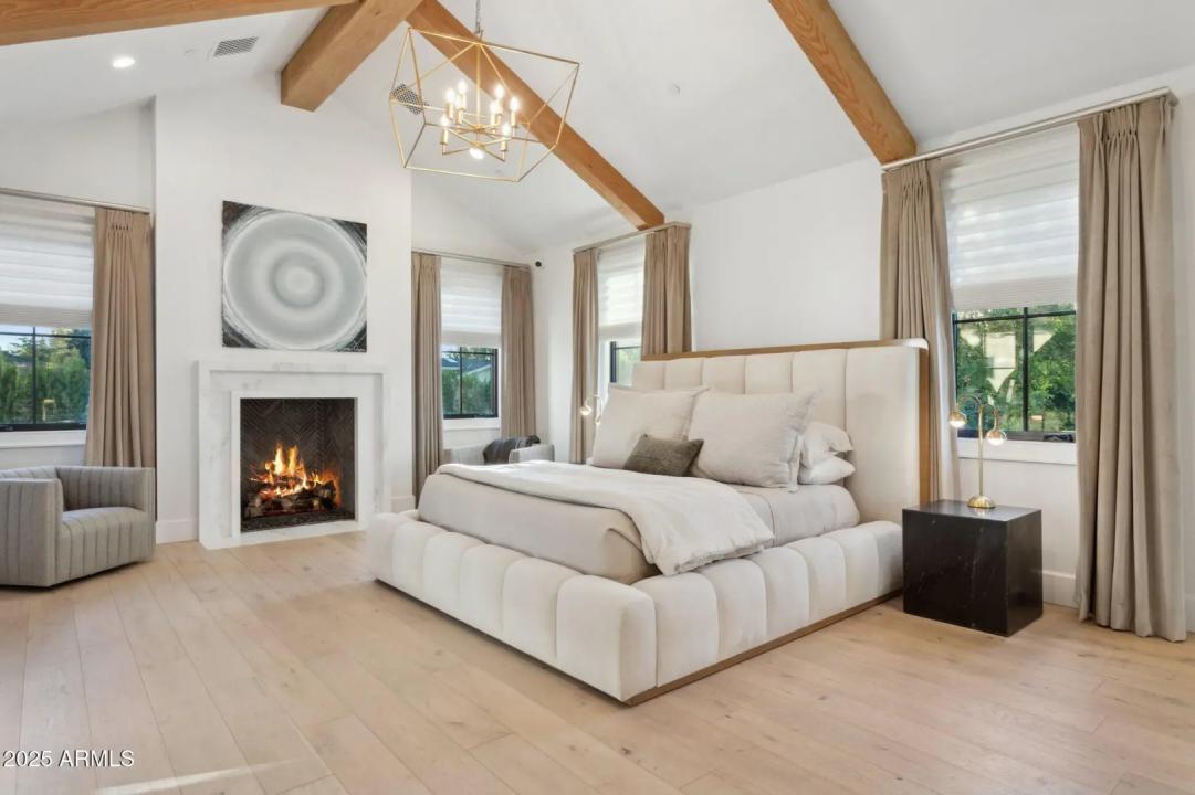 Real Estate Picture 16