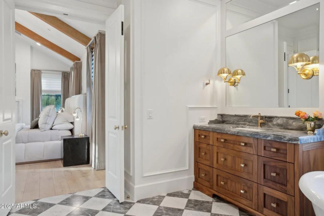 Real Estate Picture 24