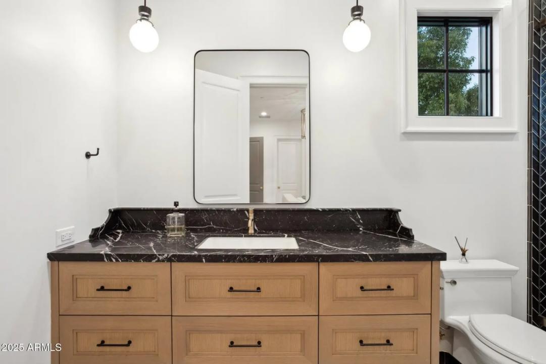 Real Estate Picture 32