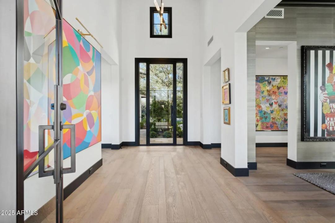 Real Estate Picture 4