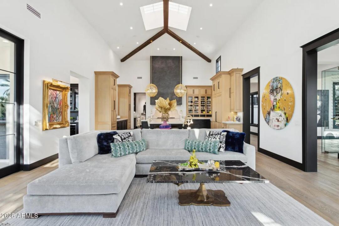 Real Estate Picture 8