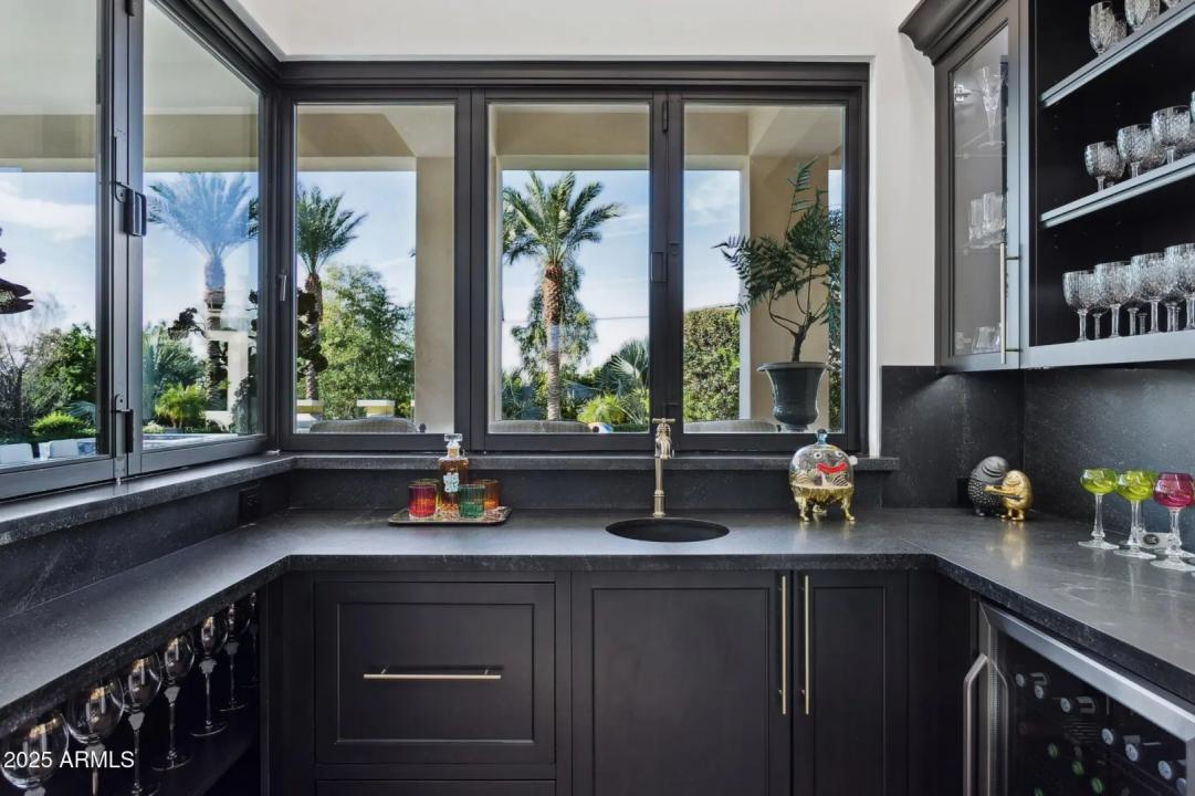 Real Estate Picture 11