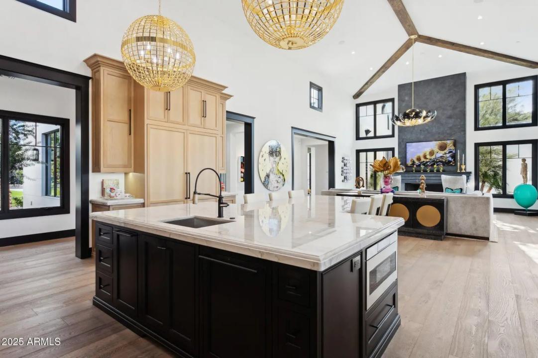 Real Estate Picture 12