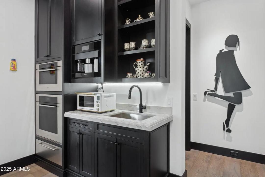 Real Estate Picture 14