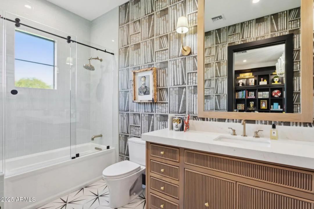 Real Estate Picture 25