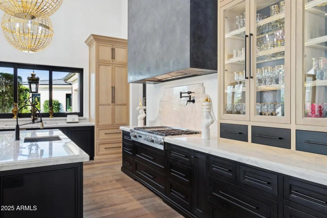 Real Estate Picture 9