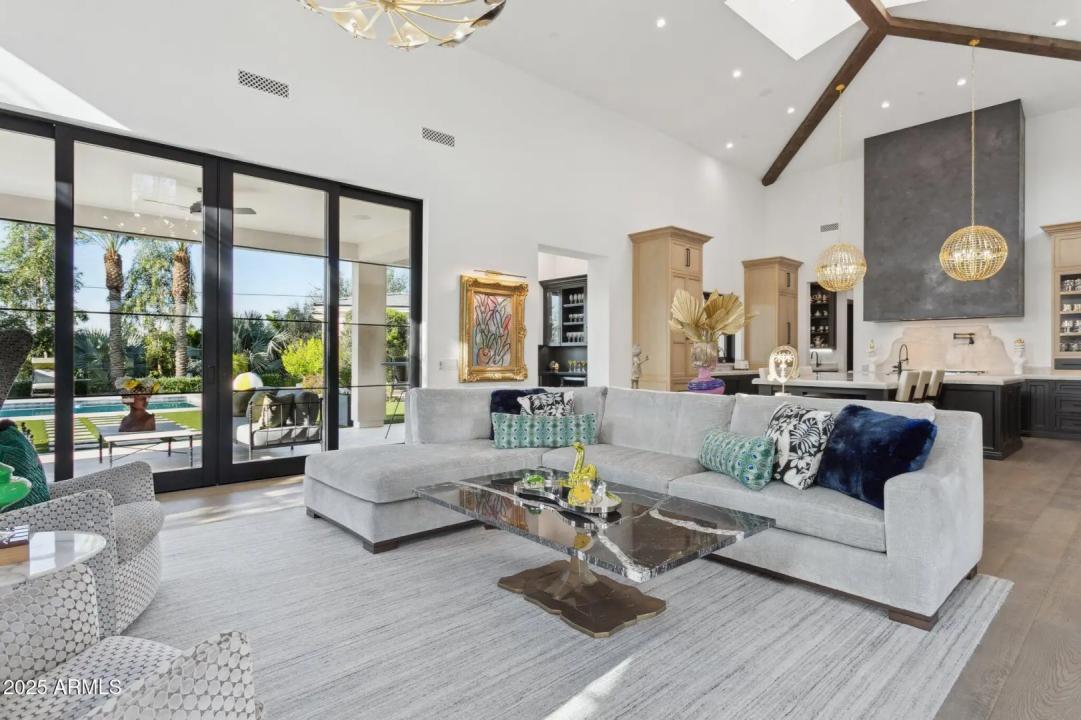 Real Estate Picture 7